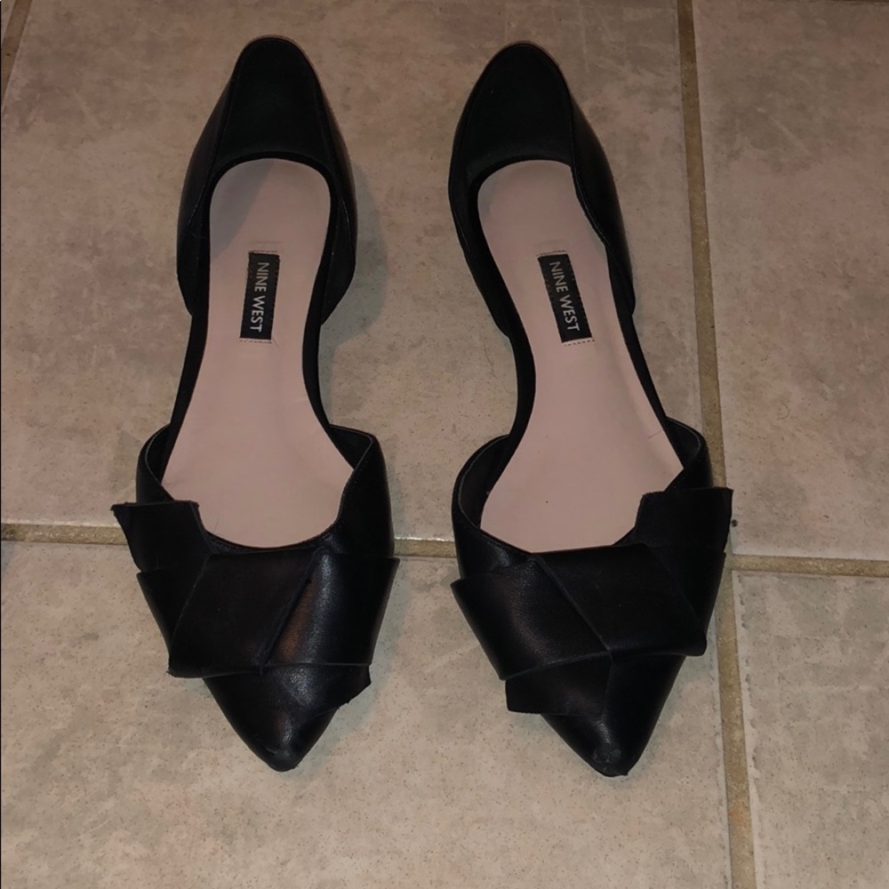 size 7.5 Nine West black flats